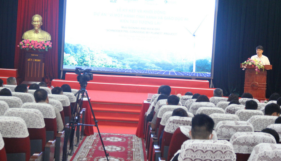Ông Đoàn Xuân Thanh - Phó Giám đốc Sở GD&ĐT Bắc Ninh phát biểu tại chương trình. img-9473.jpg