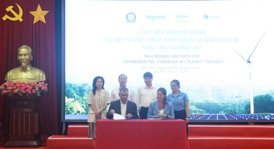 Lễ ký kết hợp tác và khởi động Dự án “Vì một hành tinh xanh và Giáo dục AI – Kiến tạo tương lai”. img-9478.jpg