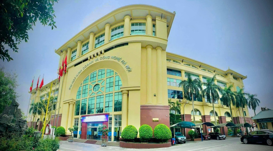 Kỷ luật nhiều cán bộ liên quan đến đào tạo 'chui' văn bằng 2 Ngôn ngữ Anh