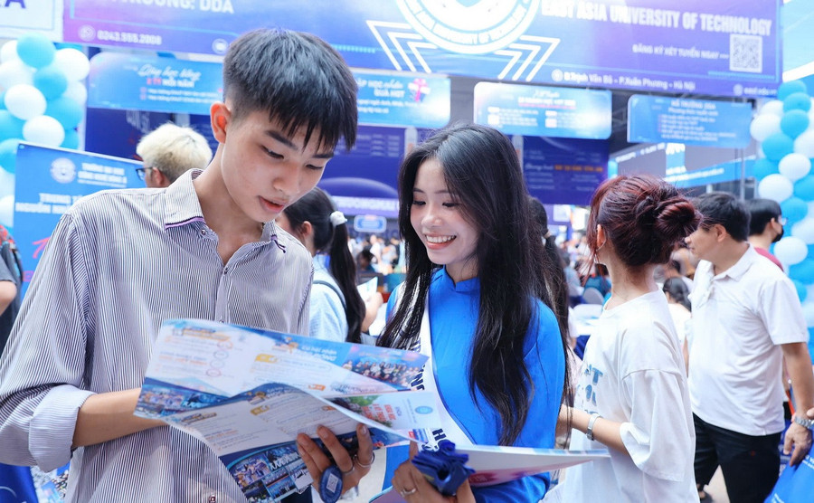 Thí sinh tham dự Ngày hội lựa chọn nguyện vọng xét tuyển năm 2025 tại Đại học Bách khoa Hà Nội. Ảnh: Nam Trần.