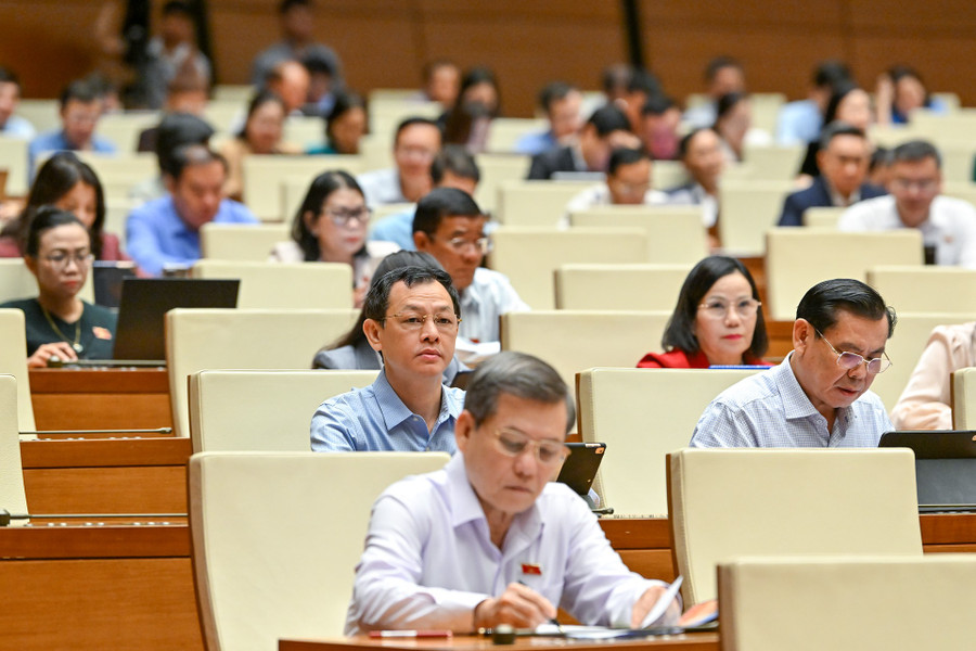Phiên làm việc sáng 22/10. chi-6373.jpg
