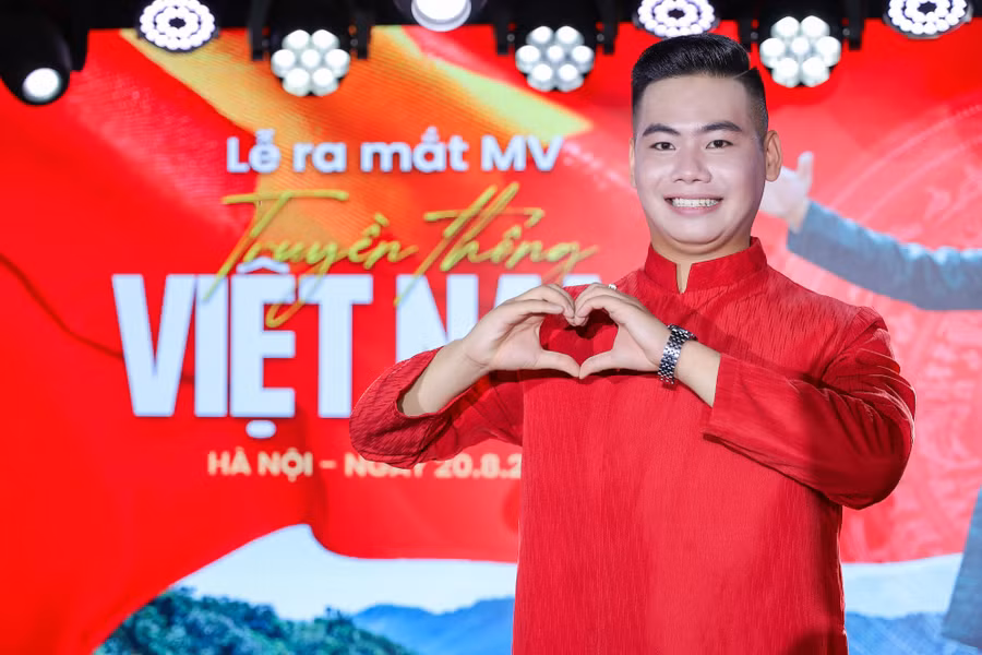 Ca sĩ Dương Minh Quý.