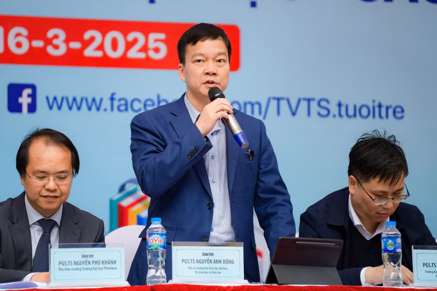 ông Nguyễn Anh Dũng - Phó vụ trưởng Vụ Giáo dục Đại học (Bộ GD&ĐT) chia sẻ về một số điểm mới trong xét tuyển đại học năm 2025. Ảnh: Nam Trần.