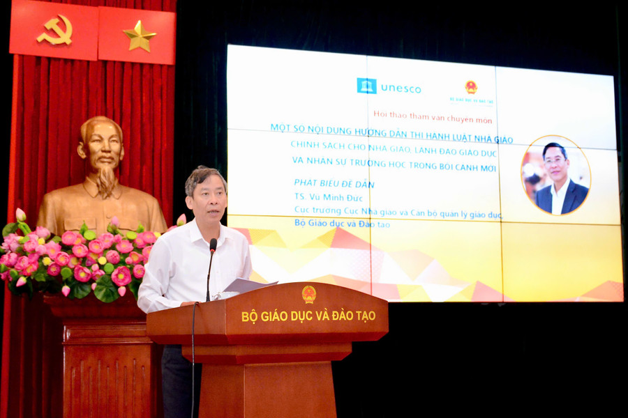 Ông Vũ Minh Đức phát biểu đề dẫn hội thảo. luatnhagiao.jpg