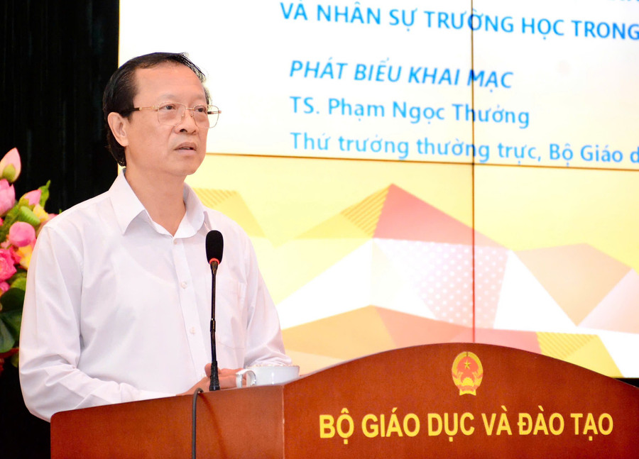 Thứ trưởng Bộ GD&ĐT Phạm Ngọc Thưởng phát biểu tại hội thảo. luatnhagiaojpg2.jpg