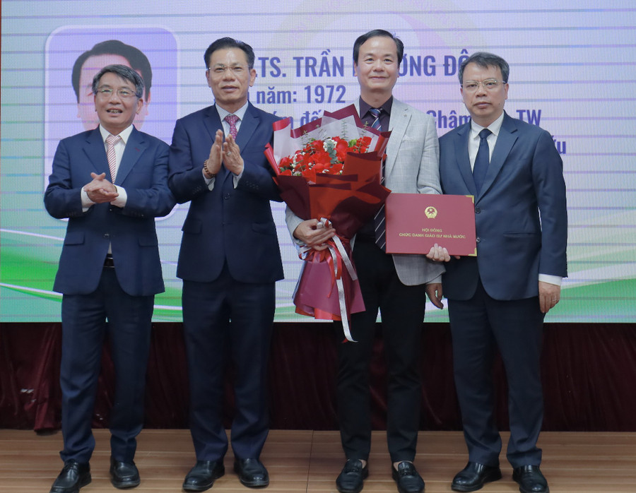 Newly appointed Associate Professor Tran Phuong Dong – Deputy Director of the Central Acupuncture Hospital phogiaosu-4.jpg