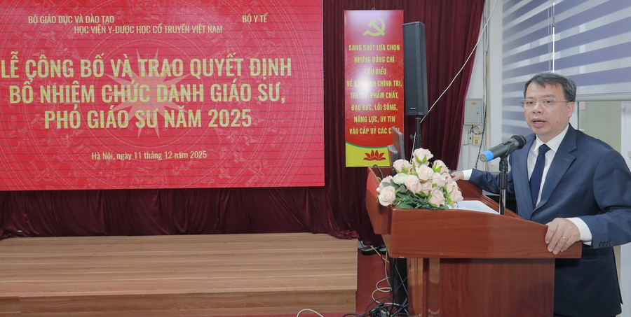 Associate Professor Dr. Nguyen Quoc Huy – Director of the Vietnam Academy of Traditional Medicine, delivered a speech. phogiaosu-3.jpg