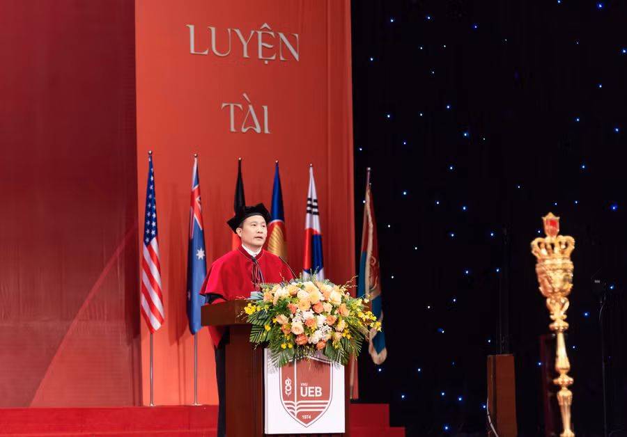 truongdhkinhte (5).JPG