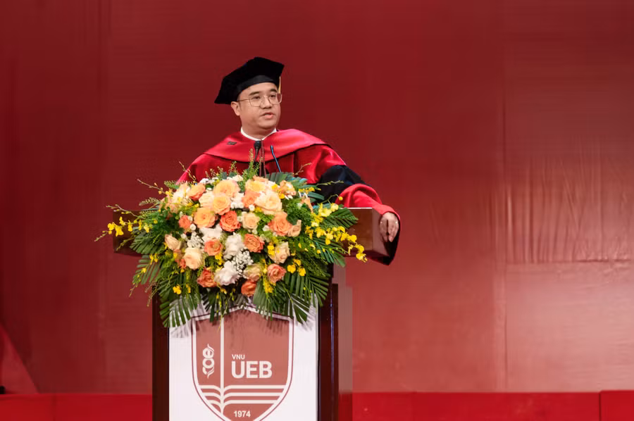 truongdhkinhte (1).JPG