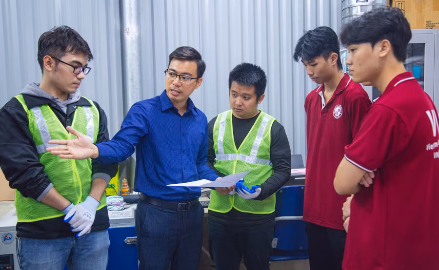 Sinh viên Trường ĐH Việt Nhật (ĐH Quốc gia Hà Nội) được học nhiều kiến thức thực tế.