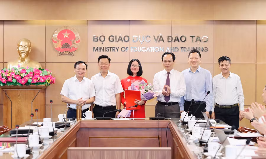Bà Vũ Thị Hạnh giữ chức vụ Phó Viện trưởng Viện Khoa học Giáo dục Việt Nam, thời hạn 5 năm.