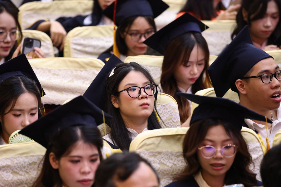 Các tân cử nhân trong ngày nhận bằng tốt nghiệp. supham-4.jpg