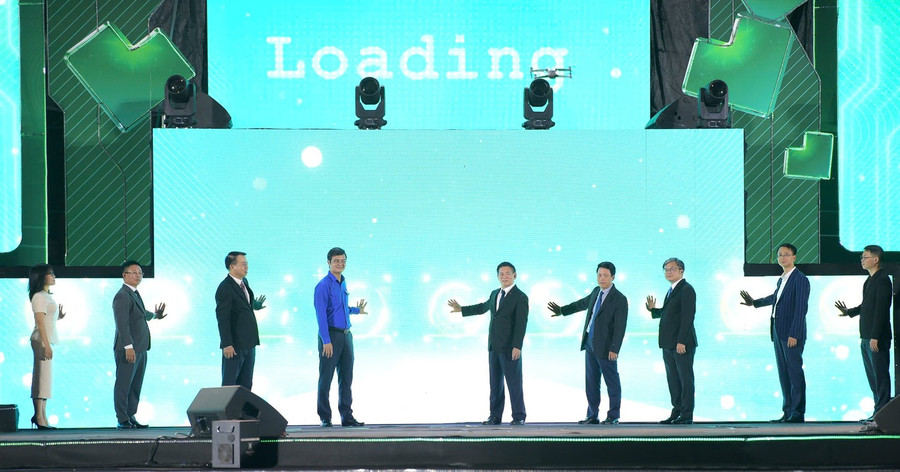 Nghi thức kick-off khai mạc Ngày Thẻ Việt Nam 2025 - Sóng Festival. ngaythevietnamjpg1.jpg