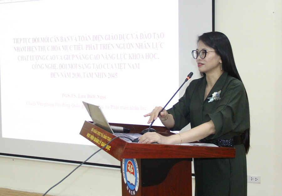 PGS.TS Lưu Bích Ngọc - Chánh Văn phòng Hội đồng Quốc gia Giáo dục và Phát triển nhân lực chia sẻ tại Tọa đàm. img-2790.jpg