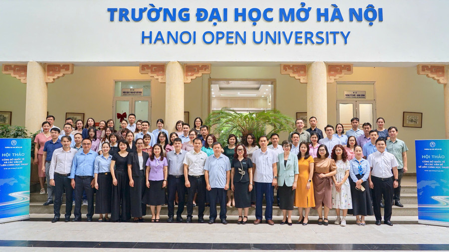 Hội thảo thu hút đông đảo các nhà khoa học, cán bộ, giảng viên, sinh viên trong và ngoài Trường ĐH Mở Hà Nội. 6.jpg