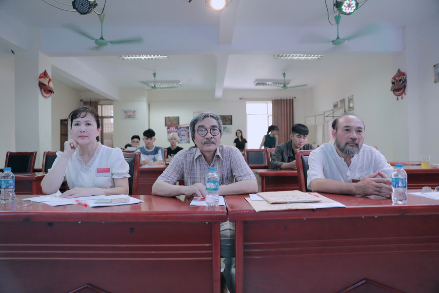 ចៅក្រមសម្រាប់មុខវិជ្ជាទេពកោសល្យគឺមុខមាត់សាធារណៈដែលធ្លាប់ស្គាល់៖ សិល្បករប្រជាជន Minh Hoa បណ្ឌិតកិត្តិយស Le Manh Hung បណ្ឌិត Pham Dung - ចៅក្រមនៃសាកលវិទ្យាល័យល្ខោននិងភាពយន្ត។ suphamnghethuat.jpg