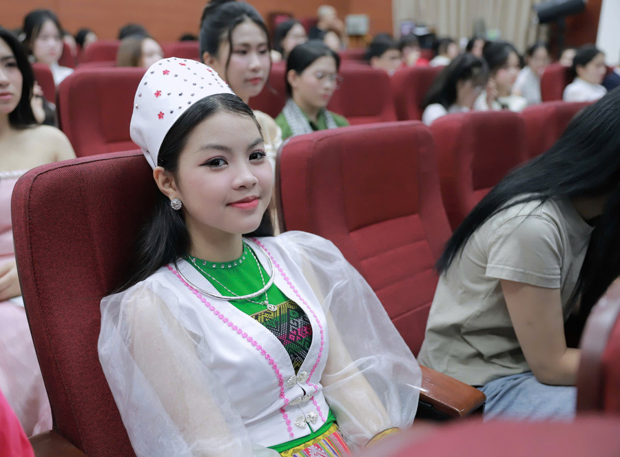 យកអត្តសញ្ញាណជាតិមាតុភូមិចូលបន្ទប់ប្រឡង។ suphamnghethuatjpg5.jpg