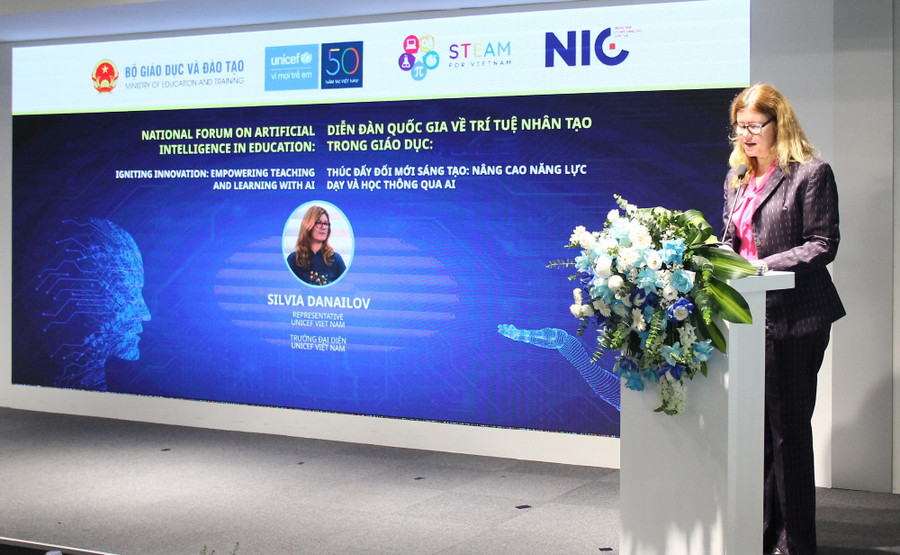 Bà Silvia Danailov, Trưởng đại diện UNICEF tại Việt Nam chia sẻ tại Diễn đàn. ai-1.jpg