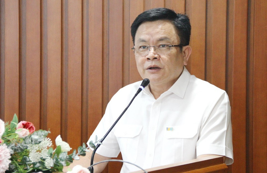 PGS.TS Nguyễn Hoàng – Hiệu trưởng Trường ĐH Thương mại chia sẻ tại Hội thảo. img-4004.jpg