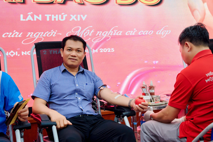 Cán bộ, giảng viên Trường Đại học Mở Hà Nội hưởng ứng chương trình hiến máu nhân đạo. hienmaunhandaojpg2.jpg