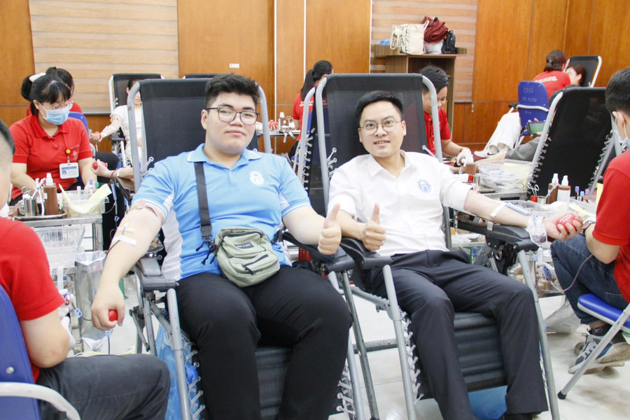 Hiến máu nhân đạo thể hiện tinh thần sẻ chia và ý thức công dân của cán bộ, giảng viên, sinh viên Trường Đại học Mở Hà Nội. hienmaunhandaojpg3.jpg