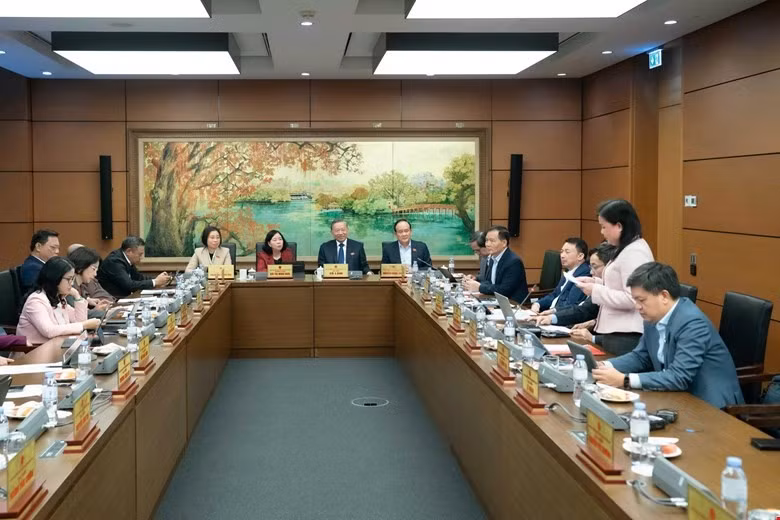 Tổ 1 gồm các Đại biểu Quốc hội thành phố Hà Nội.