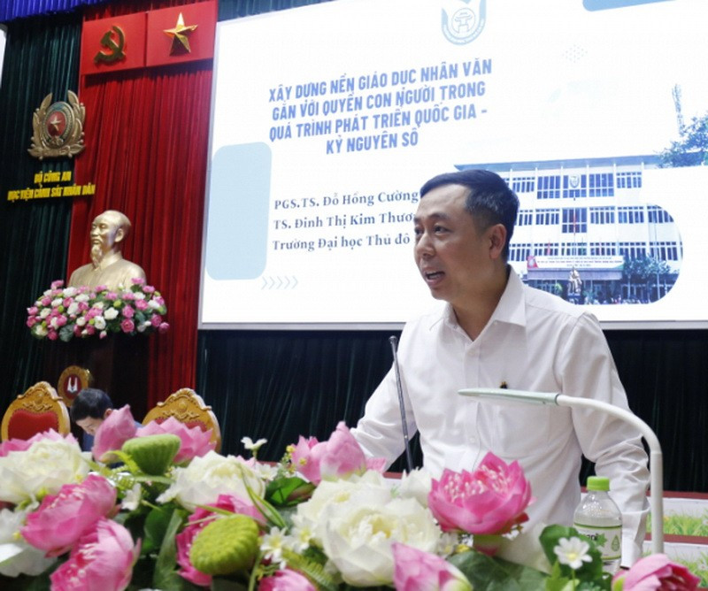 PGS.TS Đỗ Hồng Cường, Hiệu trưởng Trường Đại học Thủ đô Hà Nội tham luận tại Hội thảo. quyenconnguoi.jpg