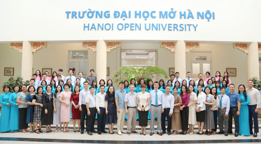 Các chuyên gia, nhà khoa học tham dự hội thảo. dai-bieu-tham-du.jpg