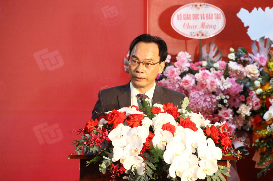 교육훈련부 차관 호앙민선(Hoang Minh Son)이 행사에서 연설했습니다. img-1365.jpg