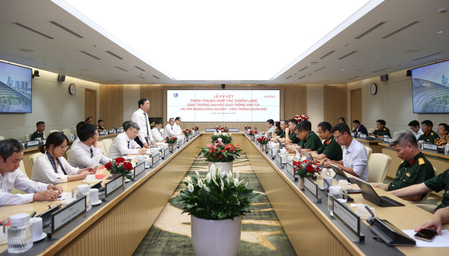 Toàn cảnh lễ ký kết. img-0334.jpg