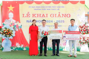 Agribank trao tặng các thiết bị học tập tại Trường Tiểu học Phục Lễ (Hải Phòng)