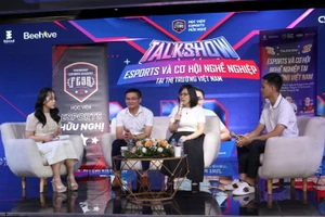 Các diễn giả trao đổi tại talkshow “Esports và cơ hội nghề nghiệp tại thị trường Việt Nam”