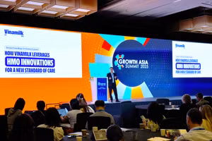 Đại diện Vinamilk, ông Nguyễn Quang Trí – Giám đốc điều hành Marketing – chia sẻ về đột phát 6 HMO trong sản phẩm sữa bột trẻ em Vinamilk Optimum tại diễn đàn lớn nhất châu Á về cơ hội phát triển trong ngành thực phẩm, đồ uống và dinh dưỡng (Ảnh: Hồng Nhân).