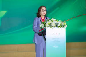 Phó Vụ trưởng Nguyễn Thị Nhung, Vụ Giáo dục Chính trị và Công tác học sinh, sinh viên (Vụ GDCT&CTHSSV) đại diện Bộ GD&ĐT phát biểu khai mạc.