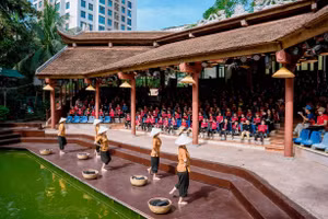 Vinsers tìm hiểu về vẻ đẹp bản sắc dân tộc qua hoạt động trải nghiệm dã ngoại “Sắc màu di sản”.