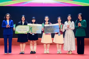 Khoảnh khắc BTC công bố 2 đội giành giải Nhất của cuộc thi "Tiếng nói Xanh" mùa 2