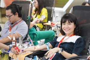 CBNV ROX Group tham gia hiến máu tình nguyện