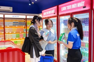 Đổi mới sản phẩm, “thay áo” các cửa hàng theo nhận diện thương hiệu mới giúp Vinamilk tiếp cận tốt hơn đến người tiêu dùng, tác động tích cực đến kết quả kinh doanh. Ảnh: Nguyên Phương