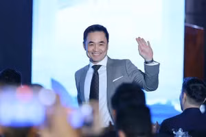 Shark Louis Nguyễn - chủ tịch quỹ đầu tư SAM - làm cố vấn cho toàn bộ chương trình trại hè "Nhà lãnh đạo tương lai"