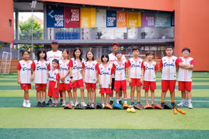 Đội tuyển Teeball SNA chụp hình lưu niệm trước khi thi đấu tại Nhật