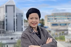 Bà Hoàng Vân Anh giữ chức vụ Giám đốc Chương trình Giáo dục tại Hội đồng Anh.