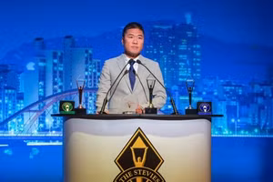 Ông Tạ Ngọc Đa, đại diện ROX Group nhận giải thưởng Stevie Awards 2025.