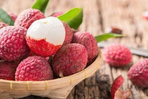 Vải có thể khiến trẻ bị rôm sảy, mẩn ngứa.