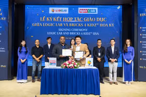 Khoảnh khắc chính thức ký kết hợp tác độc quyền giữa LogicLab Việt Nam và Bricks 4 Kidz® Hoa Kỳ, mở ra chương mới cho giáo dục STEAM tại Việt Nam