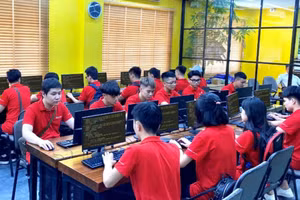 Sinh viên học lập trình tại một cơ sở của Tập đoàn Aptech toàn cầu tại Việt Nam