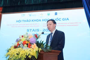 PGS.TS Bùi Trung Thành - Hiệu trưởng trường Đại học Sư phạm Kỹ thuật Hưng Yên phát biểu khai mạc