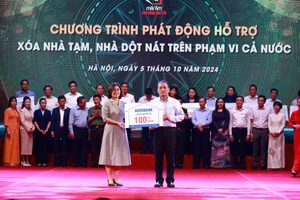 Agribank ủng hộ kinh phí 100 tỷ đồng cho Chương trình xóa nhà tạm, nhà dột nát trên toàn quốc