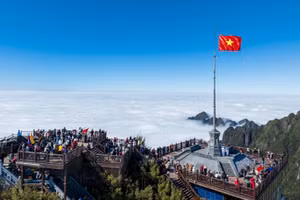 Cờ Việt Nam nhuộm đỏ các công viên Sun World mừng nhà vô địch ASEAN Cup 2024