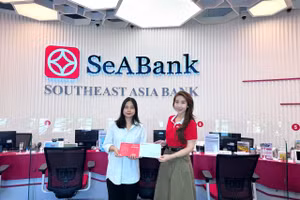 Em Nguyễn Thu Trang tân sinh viên trường Đại học Thương Mại bày tỏ lòng biết ơn khi nhận được sự quan tâm từ Ngân hàng.