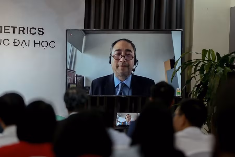 Tổng Giám đốc điều hành AUN, TS. Choltis Dhirathiti phát biểu tại hội thảo.